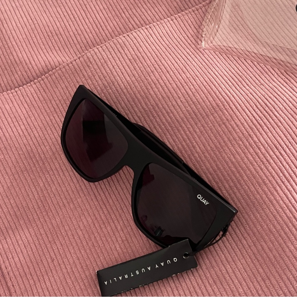 Quay incognito 126 sunglasses